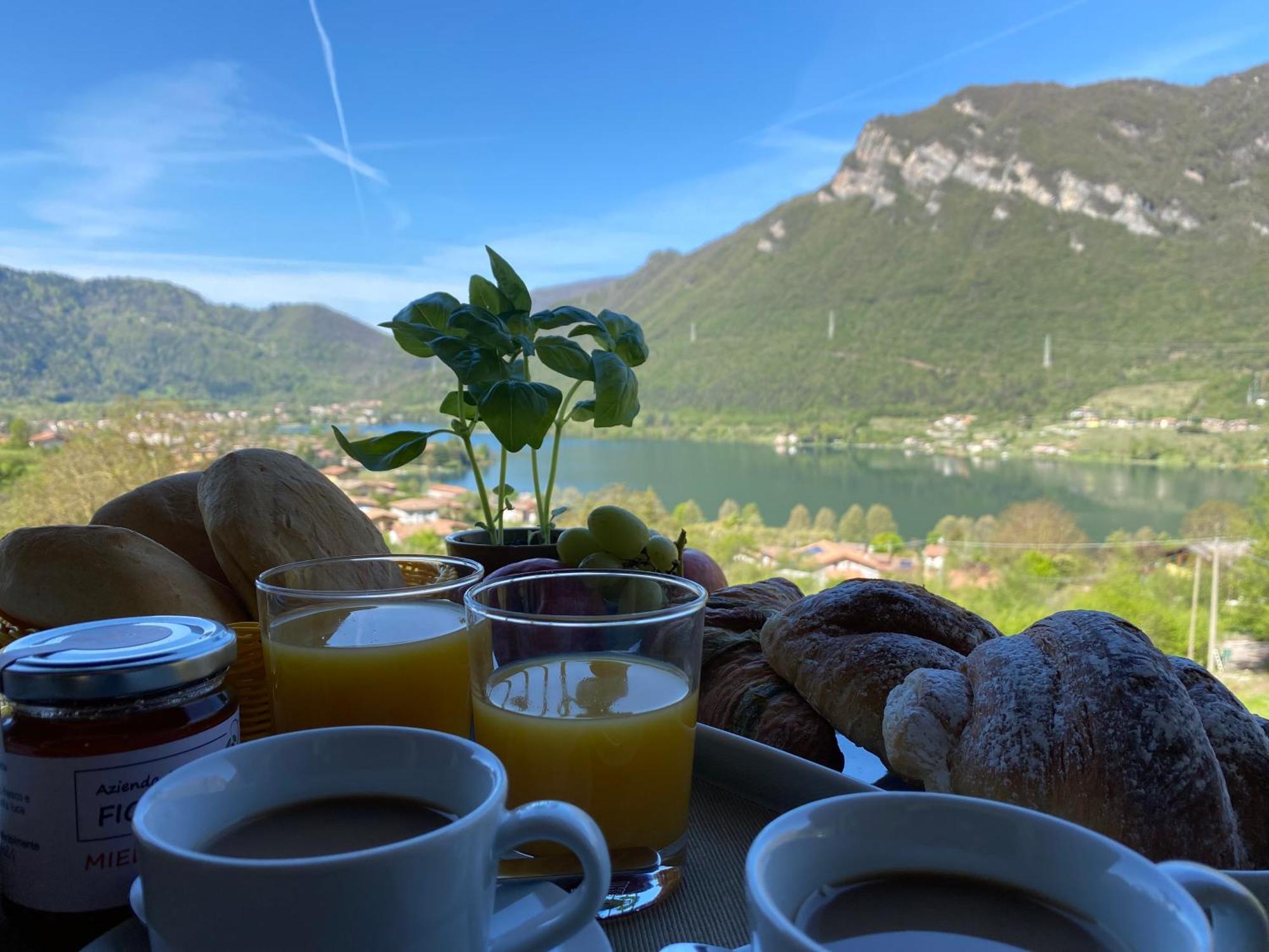 Casa Carla, Bis 4 Personen, Garten, Balkon Mit Blick Auf Den See Und Die Berge Crone Kültér fotó